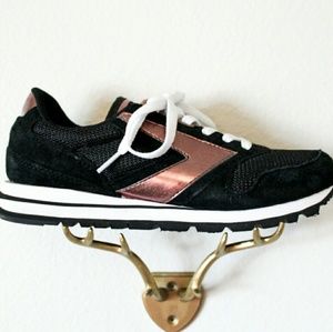 Brooks Chariot Sneaker